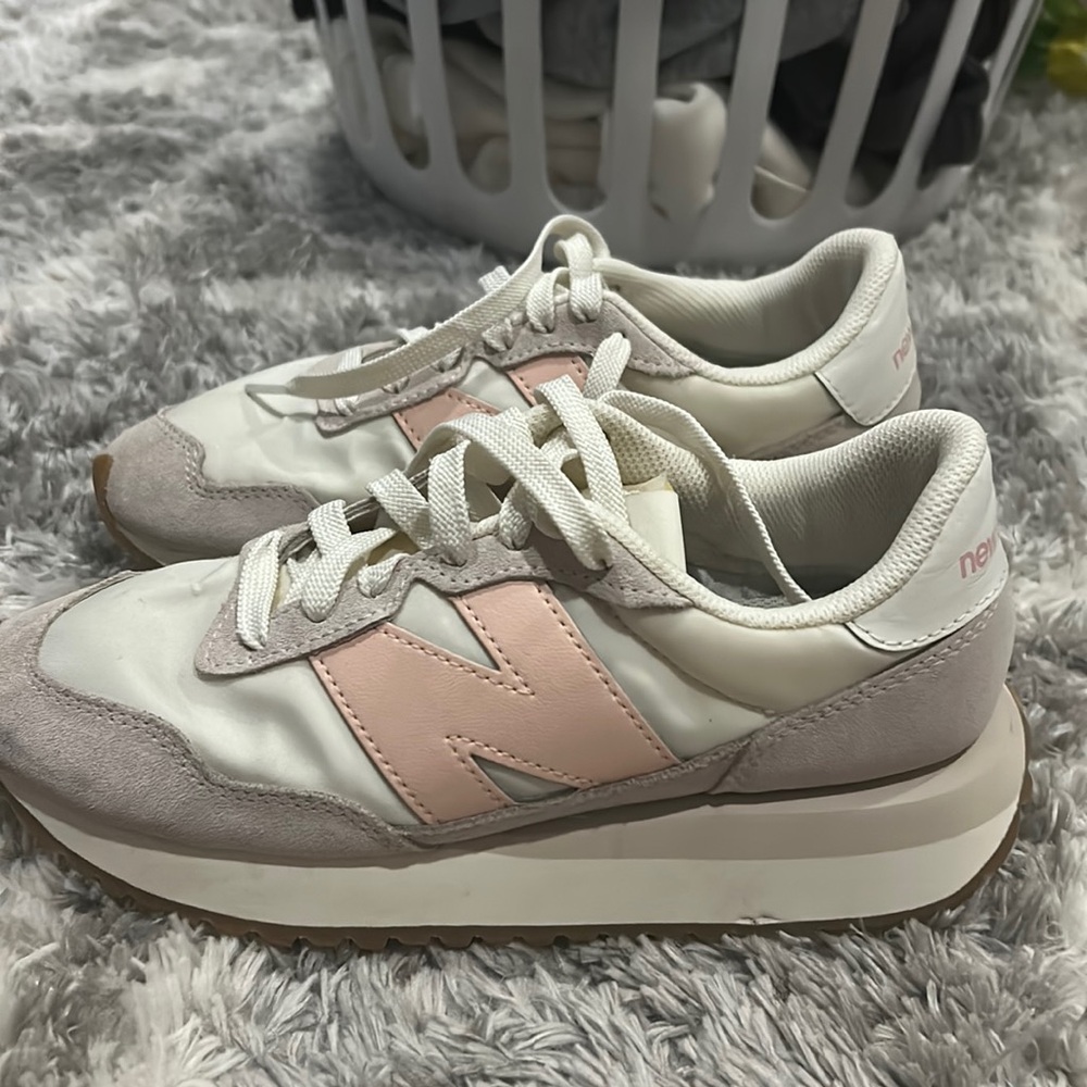 New Balance Women's Sneakers - Pink and White